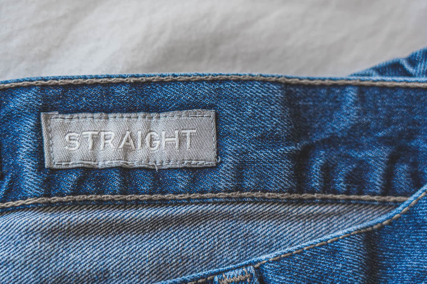 Blue denim jeans with a straight-fit label